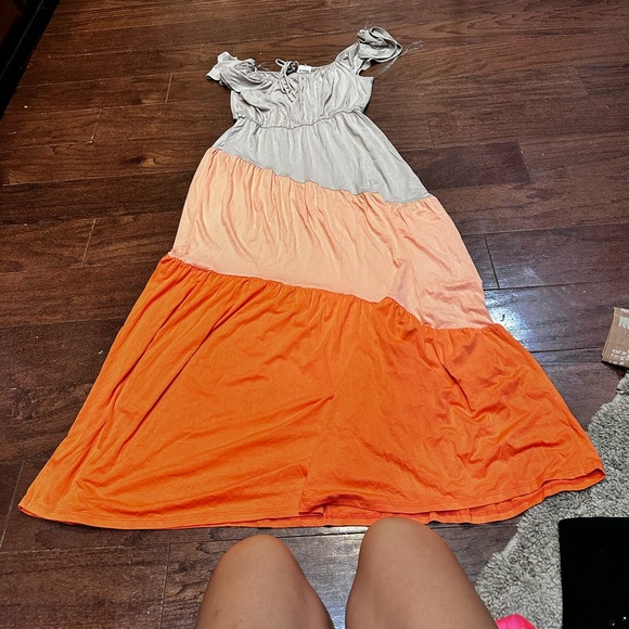 Cloth and Portrait Flutter Sleeve Cream Orange Maxi Dress Size Medium NWT - Picture 3 of 4